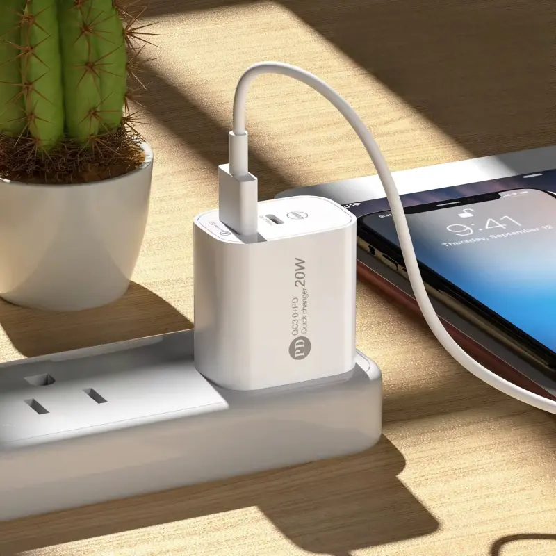 Carregador De Tomada 20W Turbo Dual Port USB-C PD e USB Quick Charge 3.0 Branco