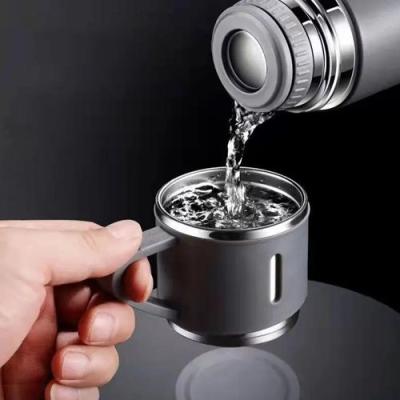 Garrafa Termica de Inox Quente ou Frio Tampa Copo 500ML
