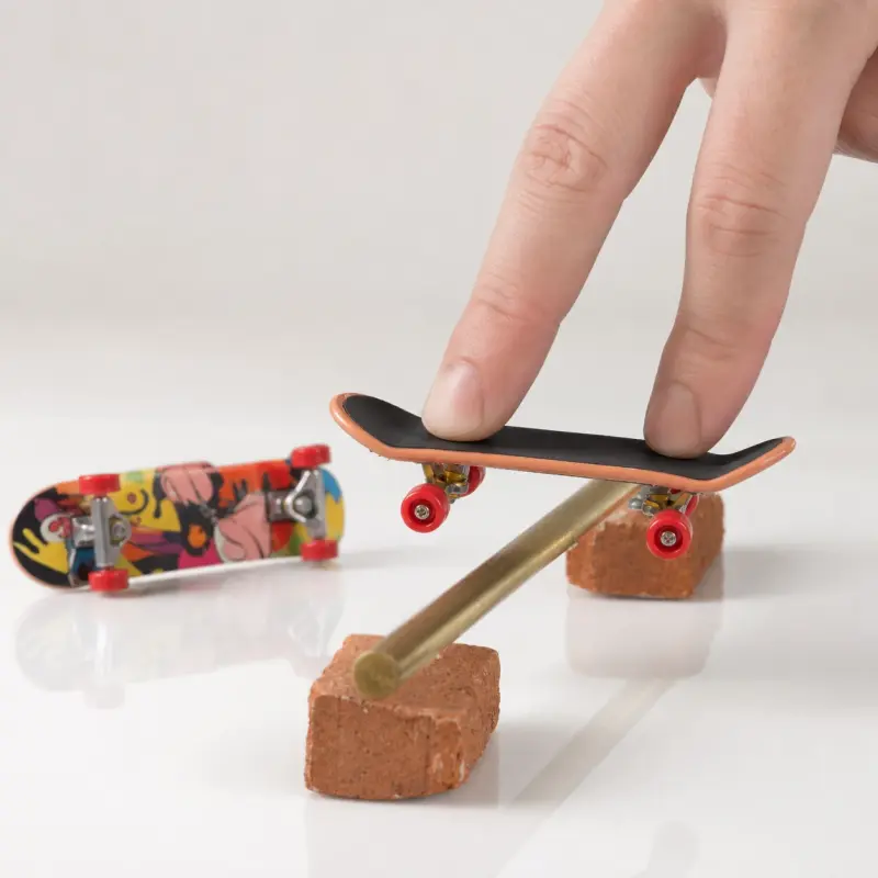 Mini Skate de Dedo Kit com 2 Unidades