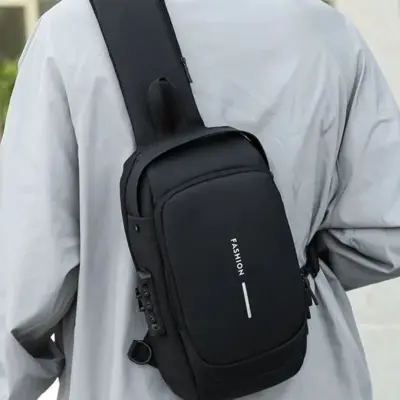 Mochila Transversal Com Cadeado Antifurto E Entrada Fone De Ouvido