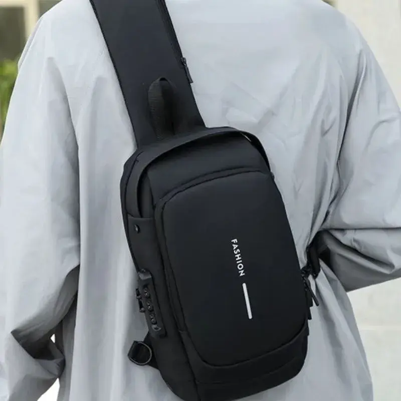 Mochila Transversal Com Cadeado Antifurto E Entrada Fone De Ouvido