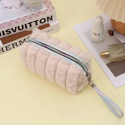 Estojo Necessaire Feminino Pelúcia Escolar Maquiagem