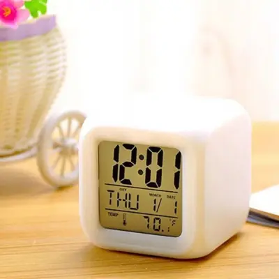 Relógio Cubo Luz LED Muda de Cor, Despertador, Data e Termômetro